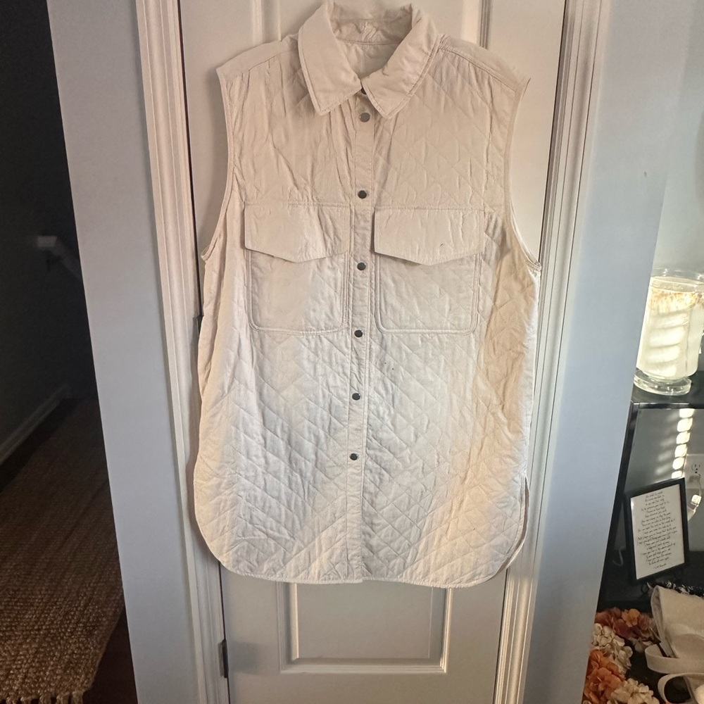 H&M White Quilted Sleeveless Button Down Shirt/Vest